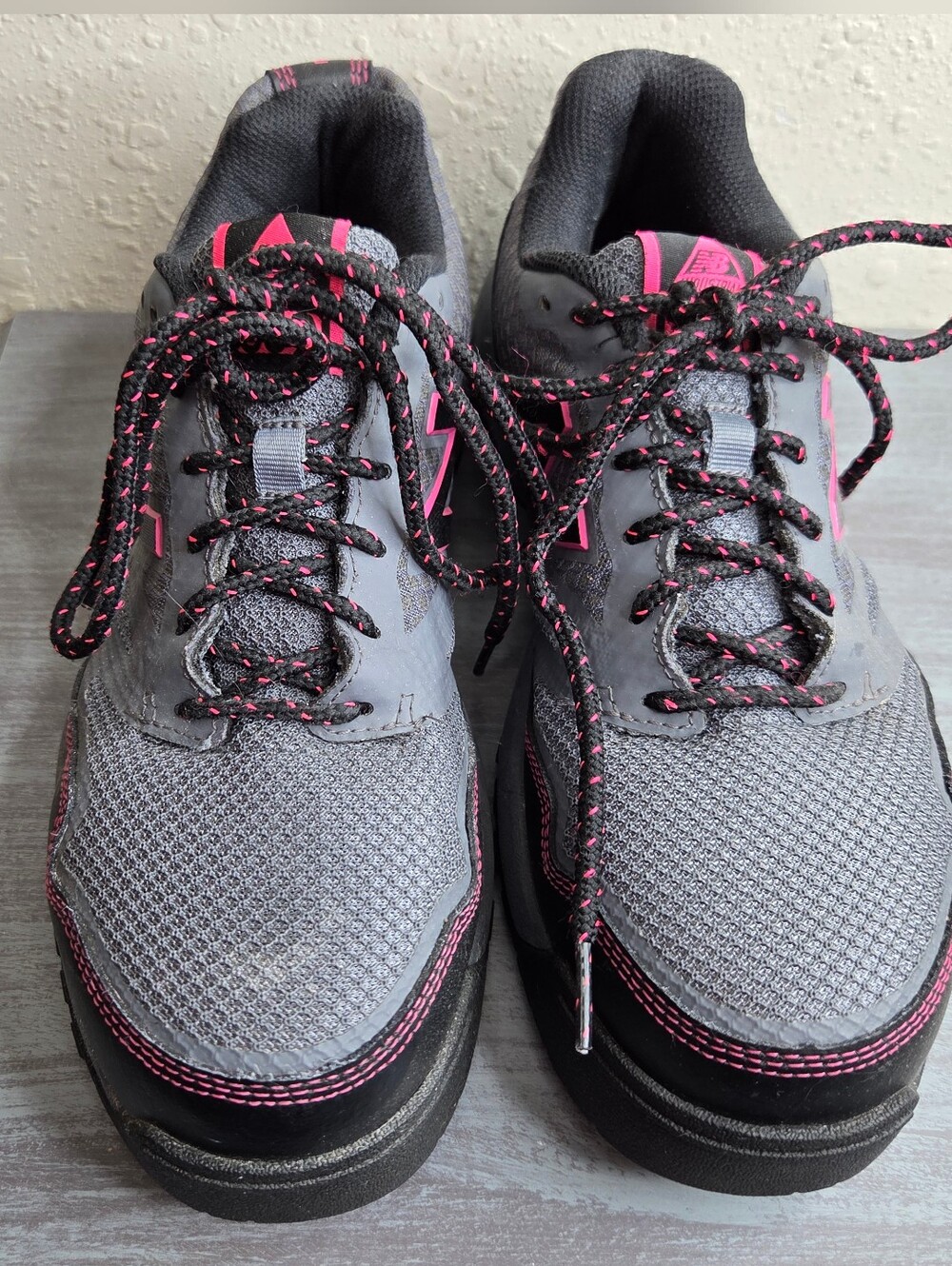 New Balance Industrial 589 Gray and Pink Women's Steel-toed Sneakers Size 8 (Bg)